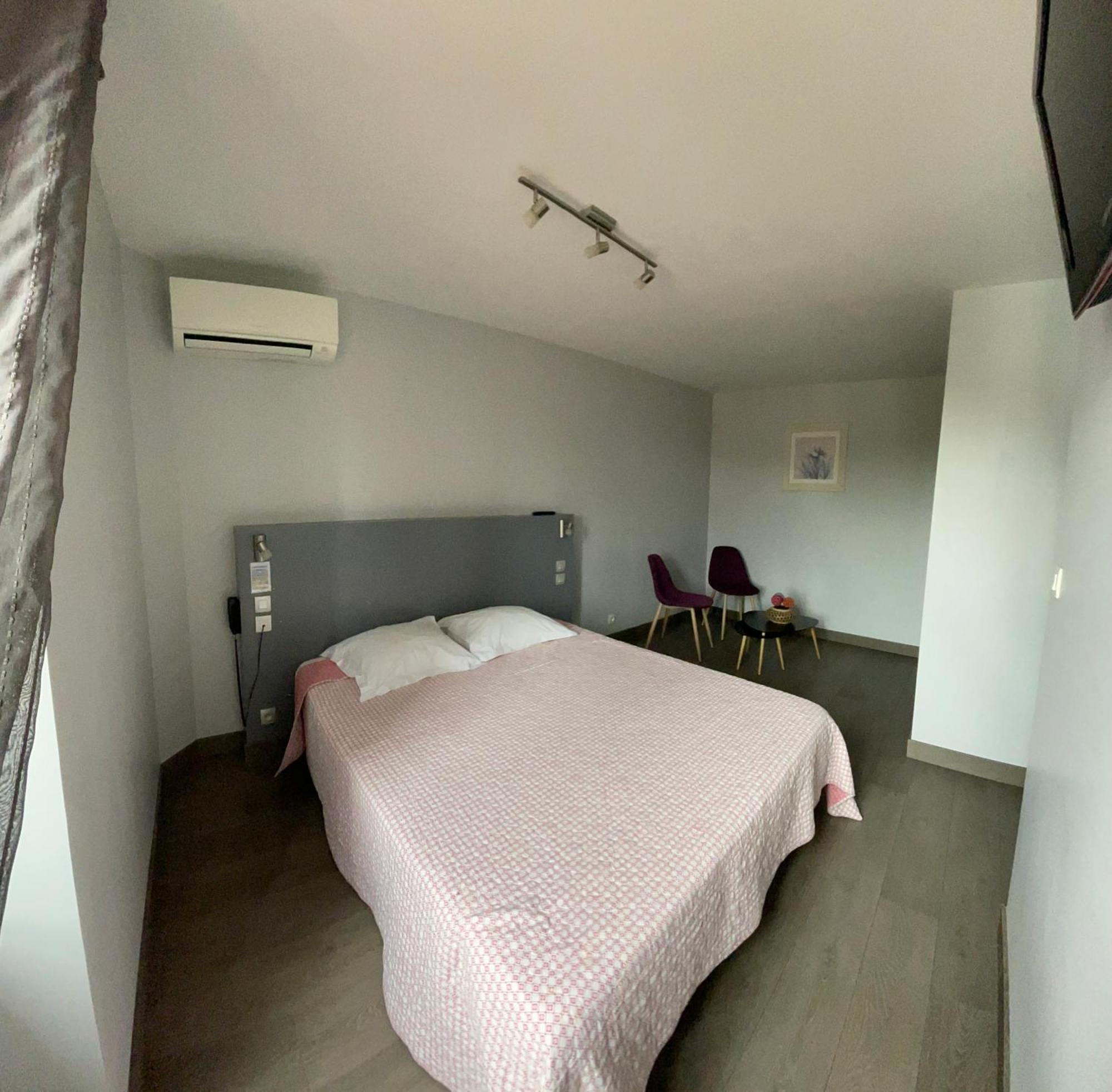 Hotel Mendy Saint-Jean-le-Vieux  Eksteriør billede